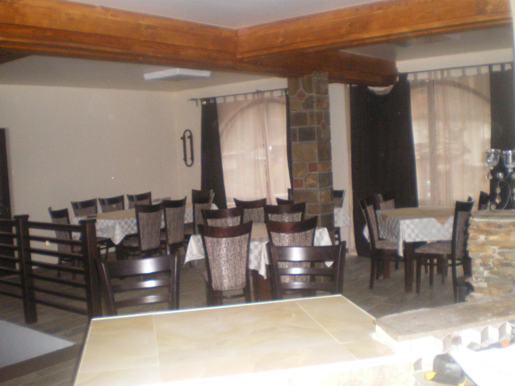Family Hotel Balkana 아프릴치 외부 사진