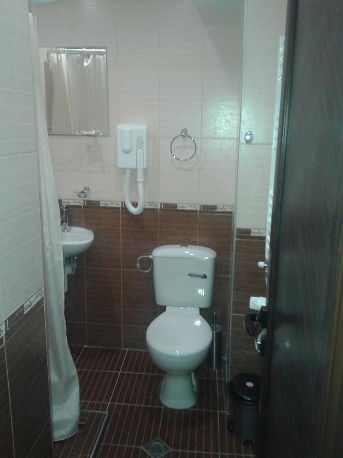 Family Hotel Balkana 아프릴치 외부 사진
