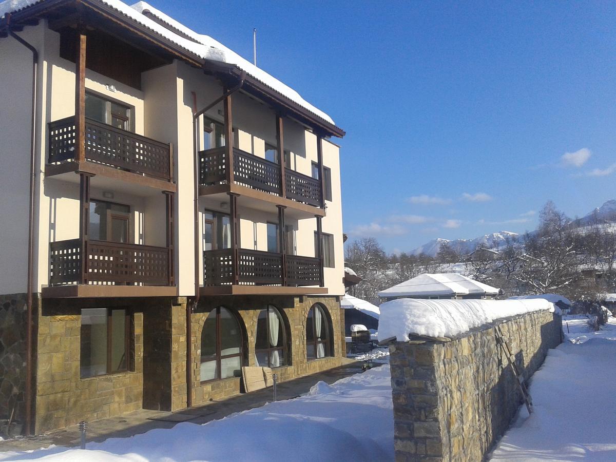 Family Hotel Balkana 아프릴치 외부 사진