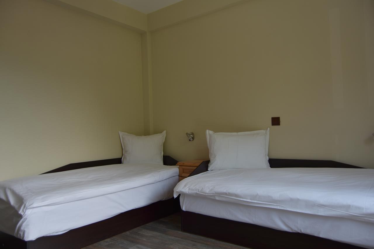 Family Hotel Balkana 아프릴치 외부 사진