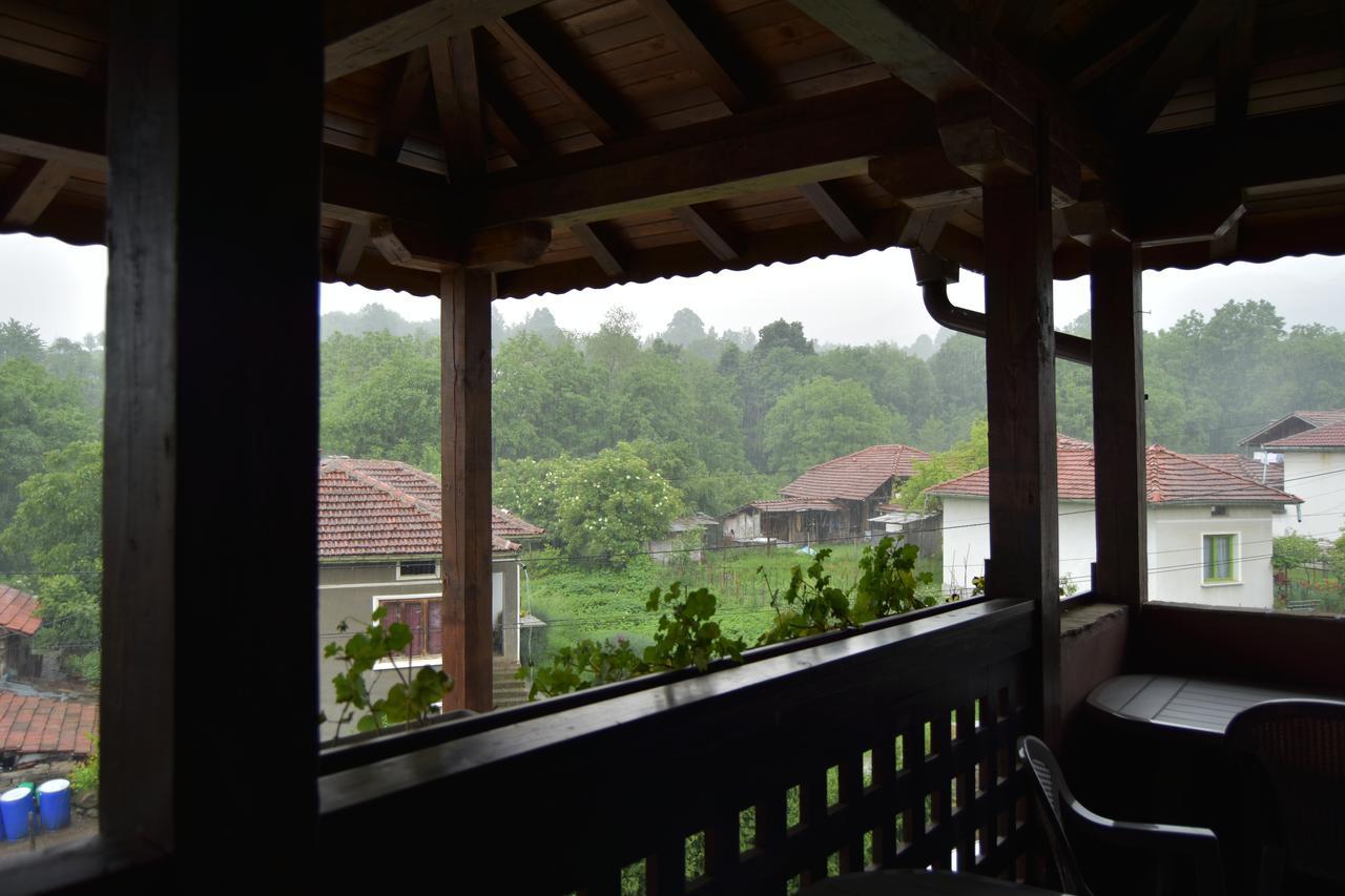 Family Hotel Balkana 아프릴치 외부 사진