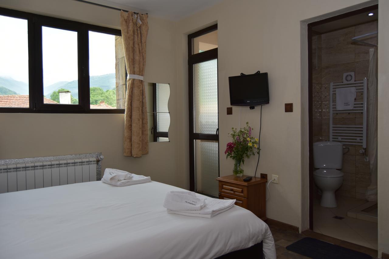 Family Hotel Balkana 아프릴치 외부 사진