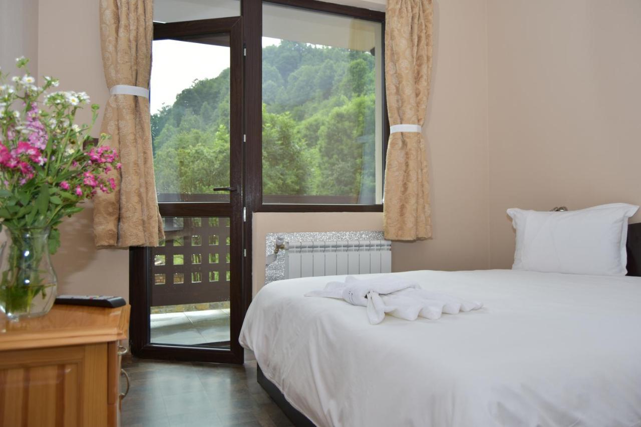 Family Hotel Balkana 아프릴치 외부 사진