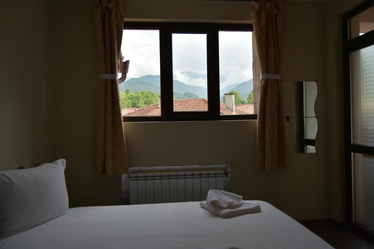 Family Hotel Balkana 아프릴치 외부 사진