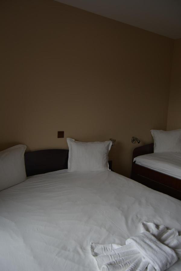 Family Hotel Balkana 아프릴치 외부 사진
