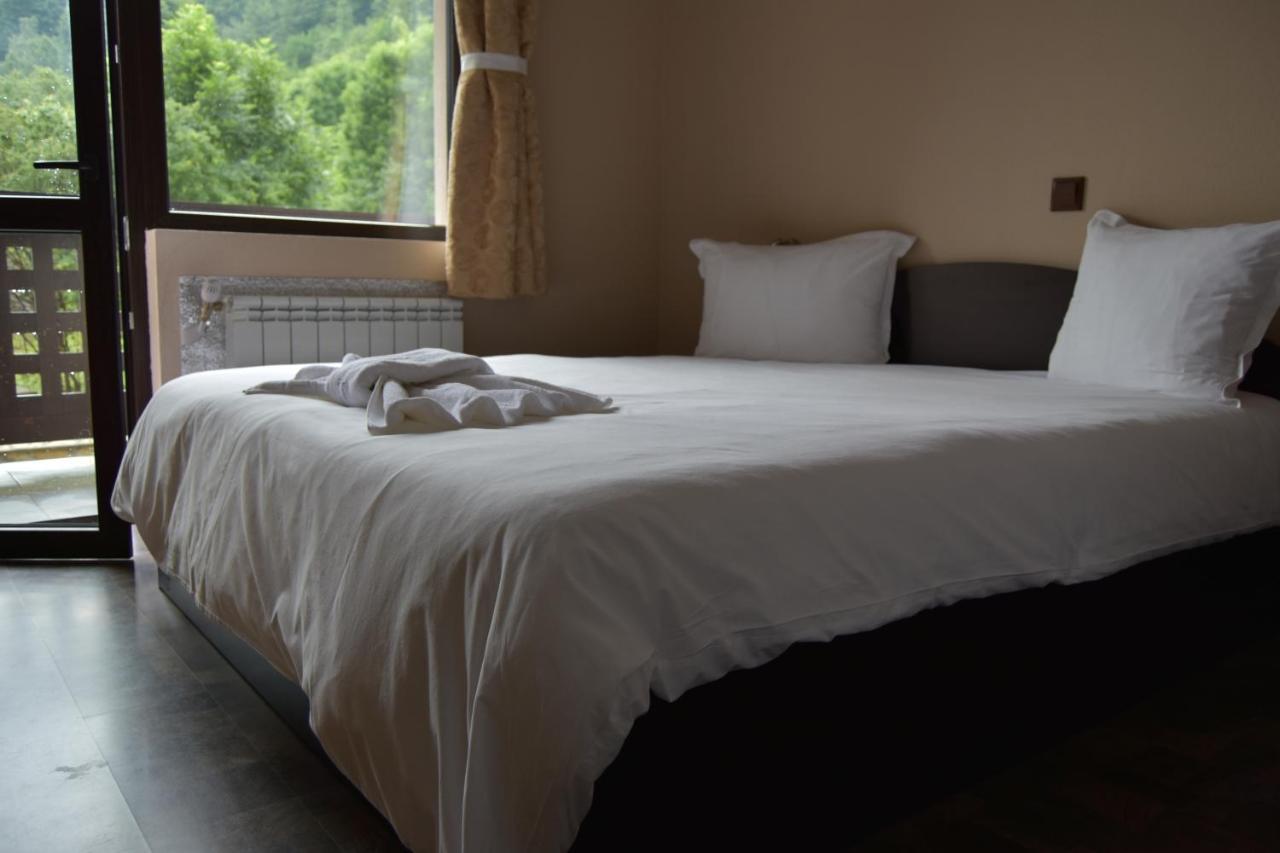 Family Hotel Balkana 아프릴치 외부 사진
